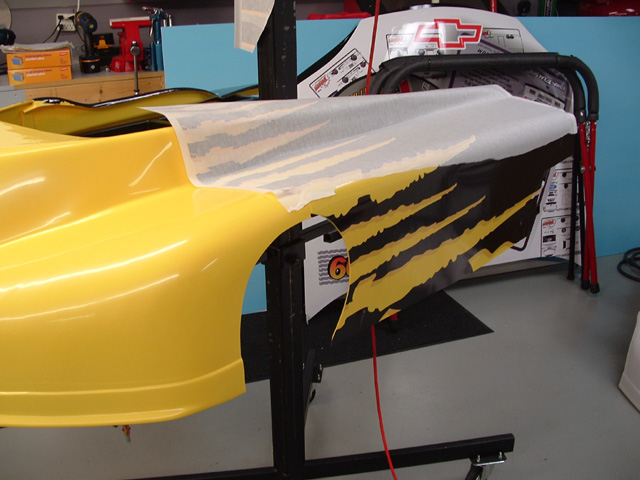/i/Pro Install/Kart_Graphic_Installation_Pic_3.jpg